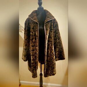 Elegant Leopard Print Teddy Jacket